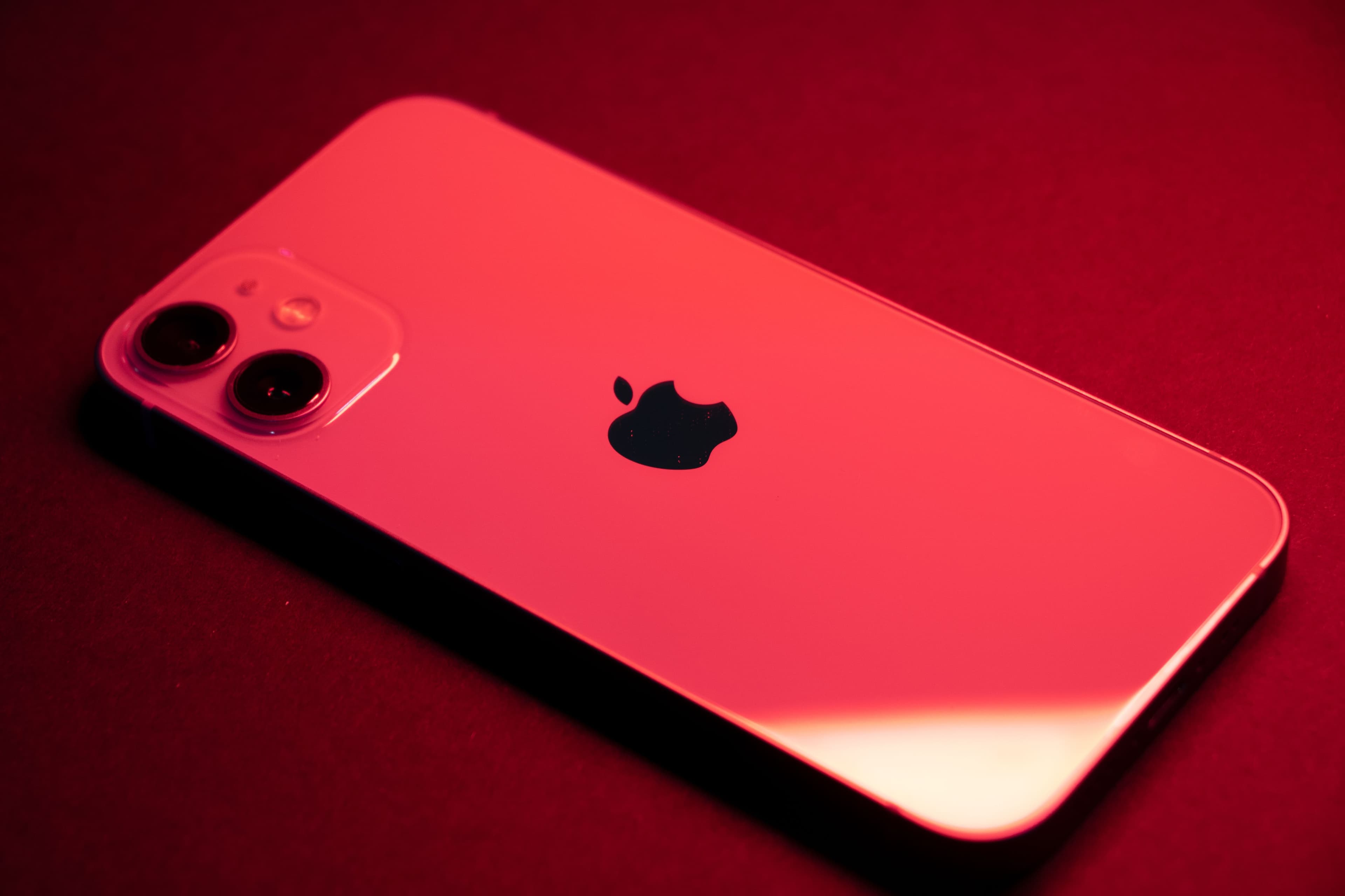 VPN na iPhone — jaki wybrać i jak skonfigurować VPN na iOS?
