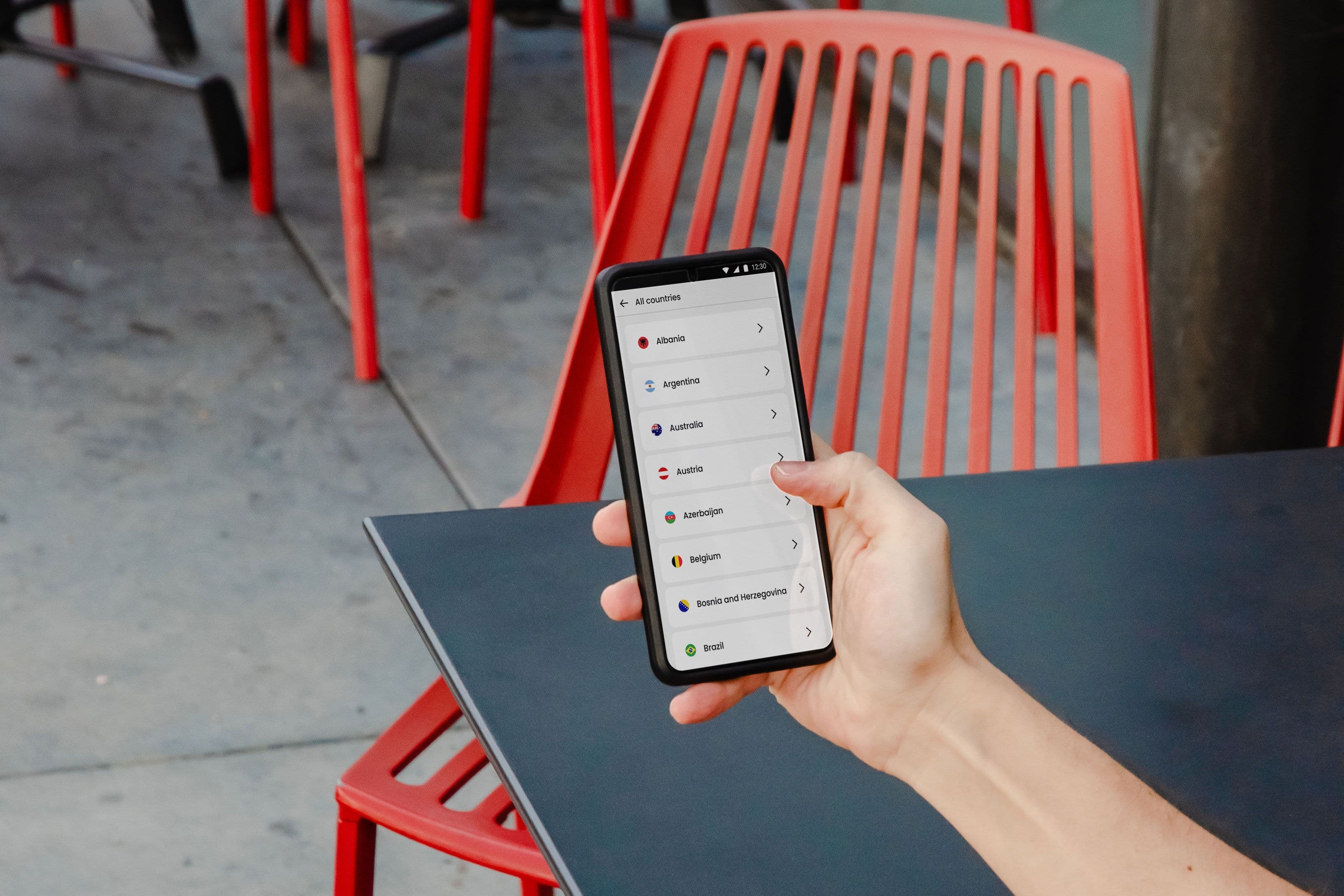Jak włączyć i ustawić VPN w telefonie? Android i iPhone krok po kroku